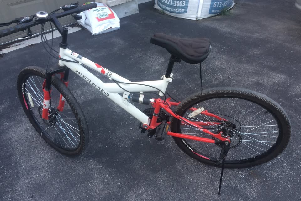 Mitsubishi White Dual Suspension 26